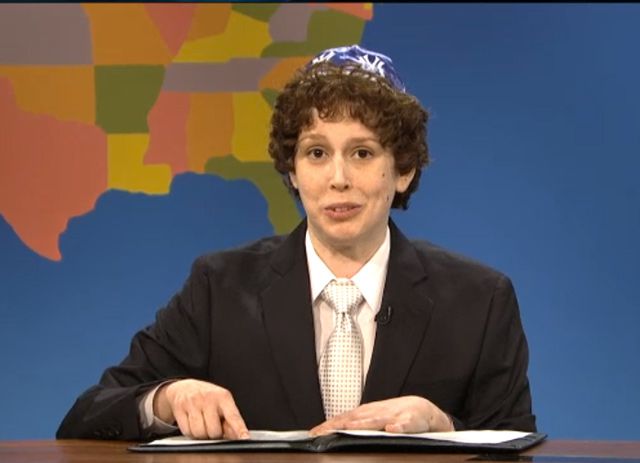 On Weekend Update, Seth Meyers and Cecily Strong break down the winners and losers of the week, Connecticut mother Pat Lynhart loves Grand Theft Auto 5, Shannon Sharpe discusses the Giants, and Jacob The Bar Mitzvah Boy tells the story of Shabbat.